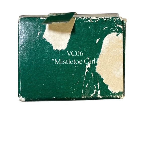 Gorham Porcelain "Mistletoe Girl" Thomas Nast Christmas Ornament - 3 1/4" Tall - Picture 11 of 11